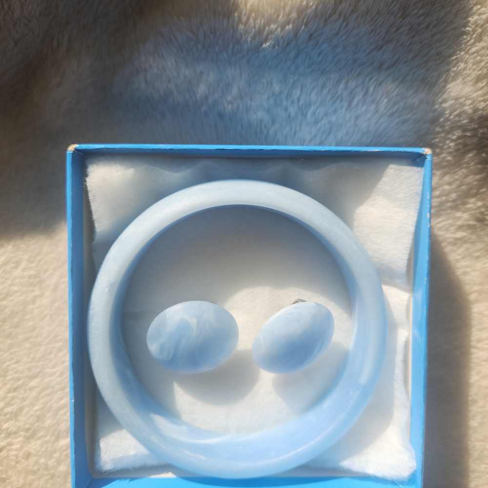 Vintage Blue And White Bangle And Clip-On Earring Set